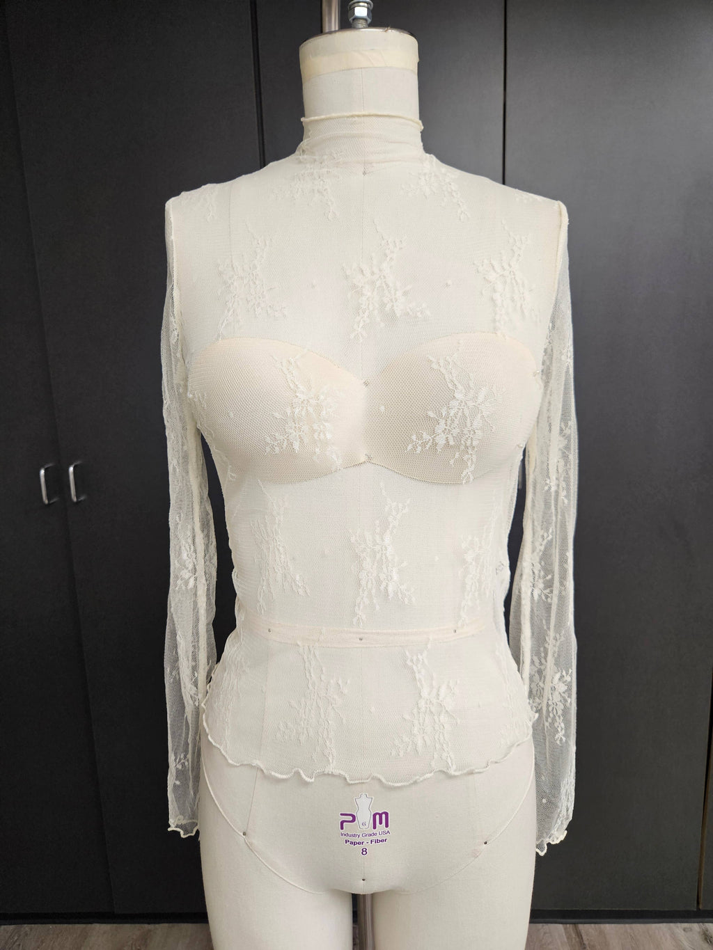 SHEER LACE LONG SLEEVE TOP